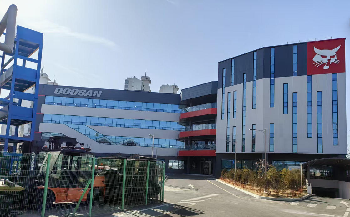 Une délégation de dirigeants d'entreprise a rendu visite à un client sud-coréen clé.